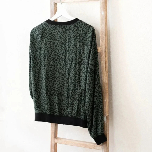 BEACHLUNCHLOUNGE JACKET SZ L GREEN BLACK LEOPARD ZIP UP BOMBER LIGHTWEIGHT SILKY - Picture 4 of 7